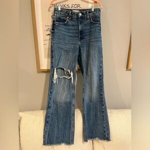 Zara Relaxed Wide Leg Jeans with Classic Denim Style. Size 6